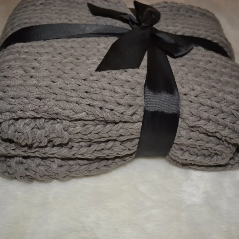 Frye Lord & Taylor NEW Gray Chunky Knit Cozy Warm 50x60 Throw Blanket